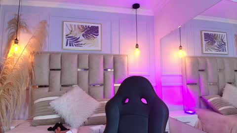 Snapshot of emelie_ch_ chatting on January 2025 10:28:02 AM Emily  online show from January 2025 10:28:02 AM