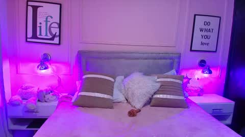 Snapshot of emelie_ch_ chatting on January 2025 11:28:02 AM Emily  online show from January 2025 11:28:02 AM