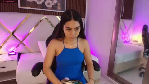 Snapshot of emelie_ch_ chatting on May 2026 05:35:02 AM Emily online show from May 2026 05:35:02 AM