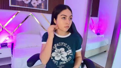 Snapshot of emelie_ch_ chatting on May 2026 06:53:02 AM Emily online show from May 2026 06:53:02 AM