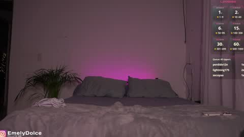 Snapshot of emely_dolce chatting on December 2024 03:30:01 AM ana online show from December 2024 03:30:01 AM