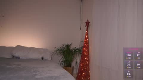 Snapshot of emely_dolce chatting on January 2025 01:38:01 AM ana online show from January 2025 01:38:01 AM