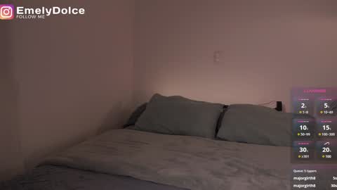 Snapshot of emely_dolce chatting on January 2025 02:04:02 AM ana online show from January 2025 02:04:02 AM