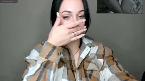 Snapshot of emelyblum chatting on December 2024 03:15:01 AM Emely online show from December 2024 03:15:01 AM