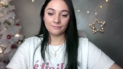 Snapshot of emelyblum chatting on January 2025 12:11:01 AM Emely online show from January 2025 12:11:01 AM