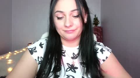 Snapshot of emelyblum chatting on January 2025 03:54:01 AM Emely online show from January 2025 03:54:01 AM