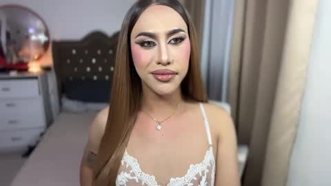 Snapshot of emelywest chatting on February 2026 07:27:01 AM EMELY online show from February 2026 07:27:01 AM