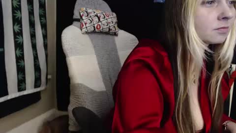 emeraldstrawberri online show from January 2026 09:58:02 AM