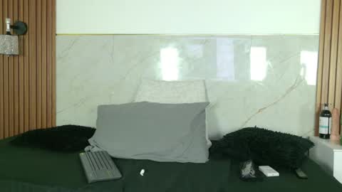 Snapshot of emi_bloom chatting on May 2026 12:12:02 PM emi_bloom online show from May 2026 12:12:02 PM
