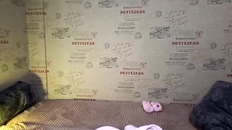 Emi online show from December 2025 07:29:02 PM