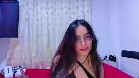 Snapshot of emi_roberts chatting on September 2025 01:28:01 AM Emmily Roberts online show from September 2025 01:28:01 AM