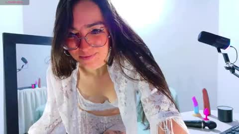 Snapshot of emi_roberts chatting on October 2025 03:40:02 AM Emmily Roberts online show from October 2025 03:40:02 AM