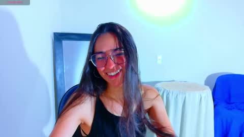 Snapshot of emi_roberts chatting on October 2025 03:51:01 AM Emmily Roberts online show from October 2025 03:51:01 AM