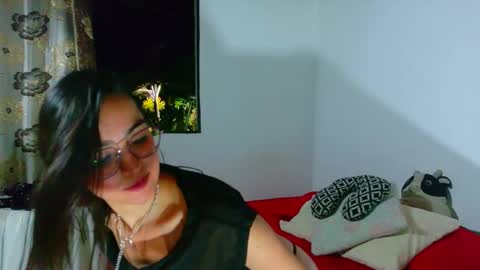 Snapshot of emi_roberts chatting on November 2025 12:31:02 AM Emmily Roberts online show from November 2025 12:31:02 AM