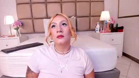 EMILY ROBERTS online show from January 2025 07:05:01 PM