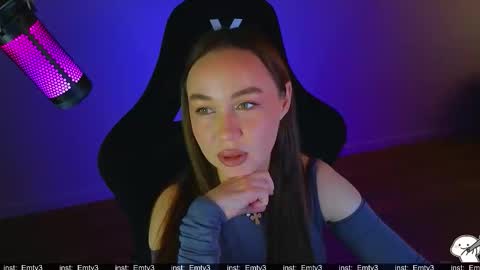 Emili online show from March 2026 09:42:01 AM