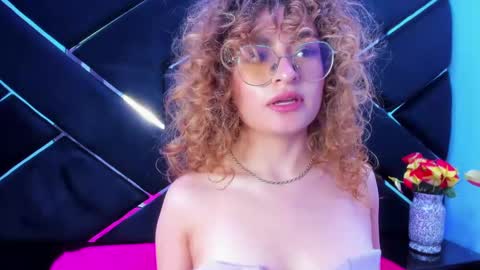 Snapshot of emili_rouse_ chatting on September 2025 09:17:02 PM Emy online show from September 2025 09:17:02 PM