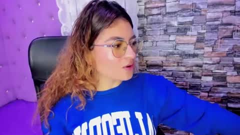 Snapshot of emili_rouse_ chatting on September 2025 04:45:02 PM Emy online show from September 2025 04:45:02 PM