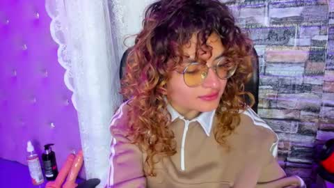 Snapshot of emili_rouse_ chatting on October 2025 03:01:02 PM Emy online show from October 2025 03:01:02 PM