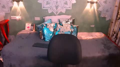 Emili roux online show from February 2025 02:29:02 PM