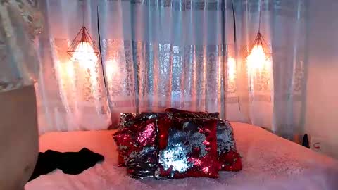 Emili roux online show from February 2025 05:15:01 PM