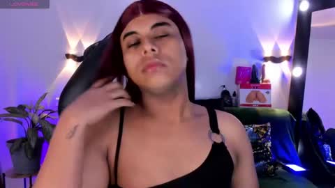 Snapshot of emili_roux chatting on June 2026 10:25:02 AM Emili roux online show from June 2026 10:25:02 AM