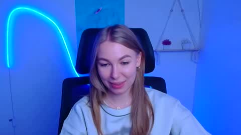 Emilia online show from December 2025 07:03:02 AM