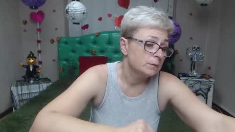 Snapshot of emiliagree chatting on October 2025 06:09:01 PM EmiliaGree online show from October 2025 06:09:01 PM