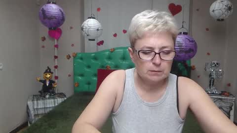 Snapshot of emiliagree chatting on November 2025 06:21:01 PM EmiliaGree online show from November 2025 06:21:01 PM