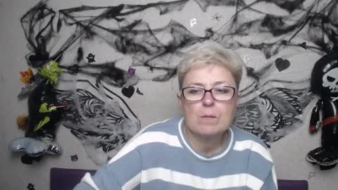 Snapshot of emiliagree chatting on November 2025 06:40:02 PM EmiliaGree online show from November 2025 06:40:02 PM