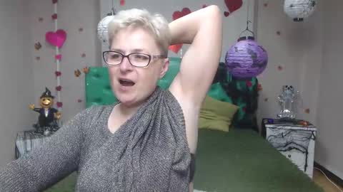 Snapshot of emiliagree chatting on November 2025 06:07:02 PM EmiliaGree online show from November 2025 06:07:02 PM