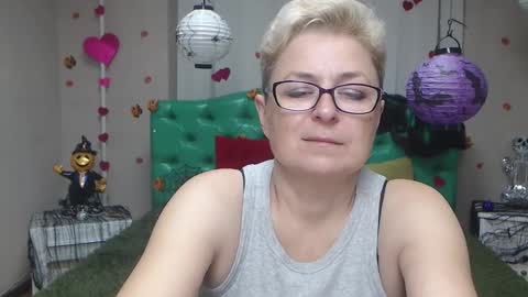 Snapshot of emiliagree chatting on November 2025 06:19:02 PM EmiliaGree online show from November 2025 06:19:02 PM