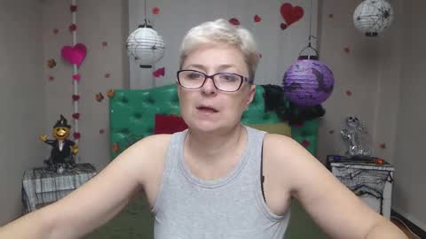 Snapshot of emiliagree chatting on November 2025 06:19:02 PM EmiliaGree online show from November 2025 06:19:02 PM