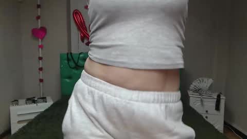 Snapshot of emiliagree chatting on November 2025 06:13:01 PM EmiliaGree online show from November 2025 06:13:01 PM