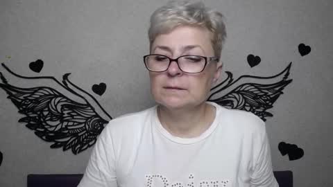 Snapshot of emiliagree chatting on November 2025 06:14:01 PM EmiliaGree online show from November 2025 06:14:01 PM