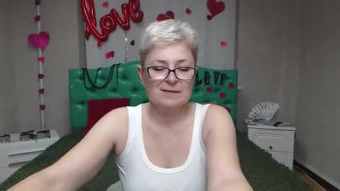 Snapshot of emiliagree chatting on November 2025 06:12:01 PM EmiliaGree online show from November 2025 06:12:01 PM