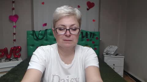 Snapshot of emiliagree chatting on November 2025 06:19:02 PM EmiliaGree online show from November 2025 06:19:02 PM