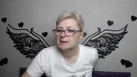 Snapshot of emiliagree chatting on November 2025 06:39:01 PM EmiliaGree online show from November 2025 06:39:01 PM