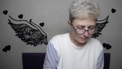 Snapshot of emiliagree chatting on November 2025 06:08:01 PM EmiliaGree online show from November 2025 06:08:01 PM