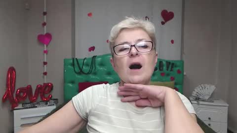 Snapshot of emiliagree chatting on December 2025 06:02:01 PM EmiliaGree online show from December 2025 06:02:01 PM