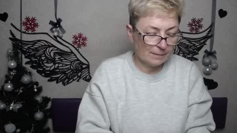 EmiliaGree online show from December 2025 06:04:02 PM