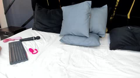 Emillie online show from December 2024 08:18:01 PM