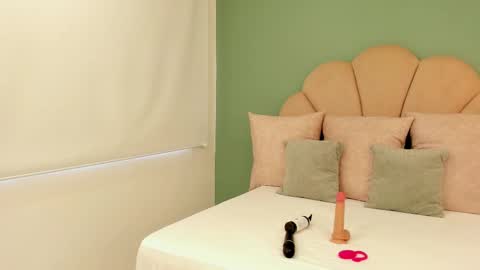 Emillie online show from February 2025 12:12:01 PM