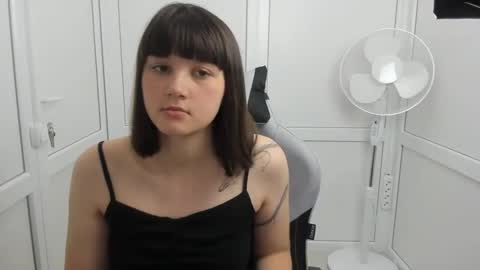 Snapshot of emilli_moon chatting on May 2026 06:21:01 AM Emmi online show from May 2026 06:21:01 AM