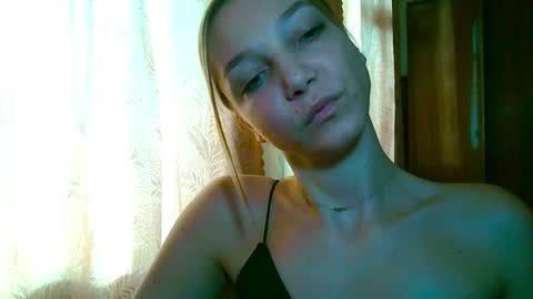 Emilly online show from November 2025 10:40:02 AM