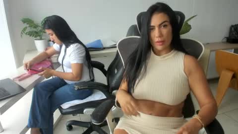 Emilly  online show from April 2026 02:07:01 PM