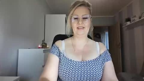 EmillyLove online show from February 2026 09:19:02 AM