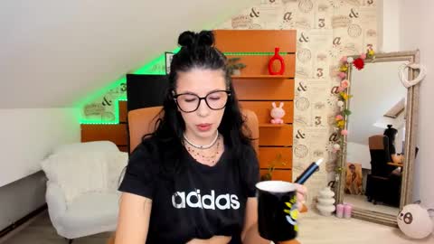 EmillyTaylor online show from October 2025 04:22:01 AM