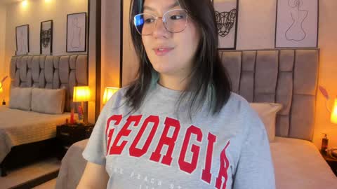 Snapshot of emily_5weet chatting on December 2024 03:15:02 AM Emily online show from December 2024 03:15:02 AM