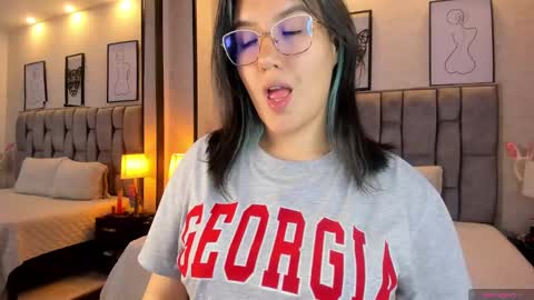 Snapshot of emily_5weet chatting on December 2024 09:29:02 AM Emily online show from December 2024 09:29:02 AM